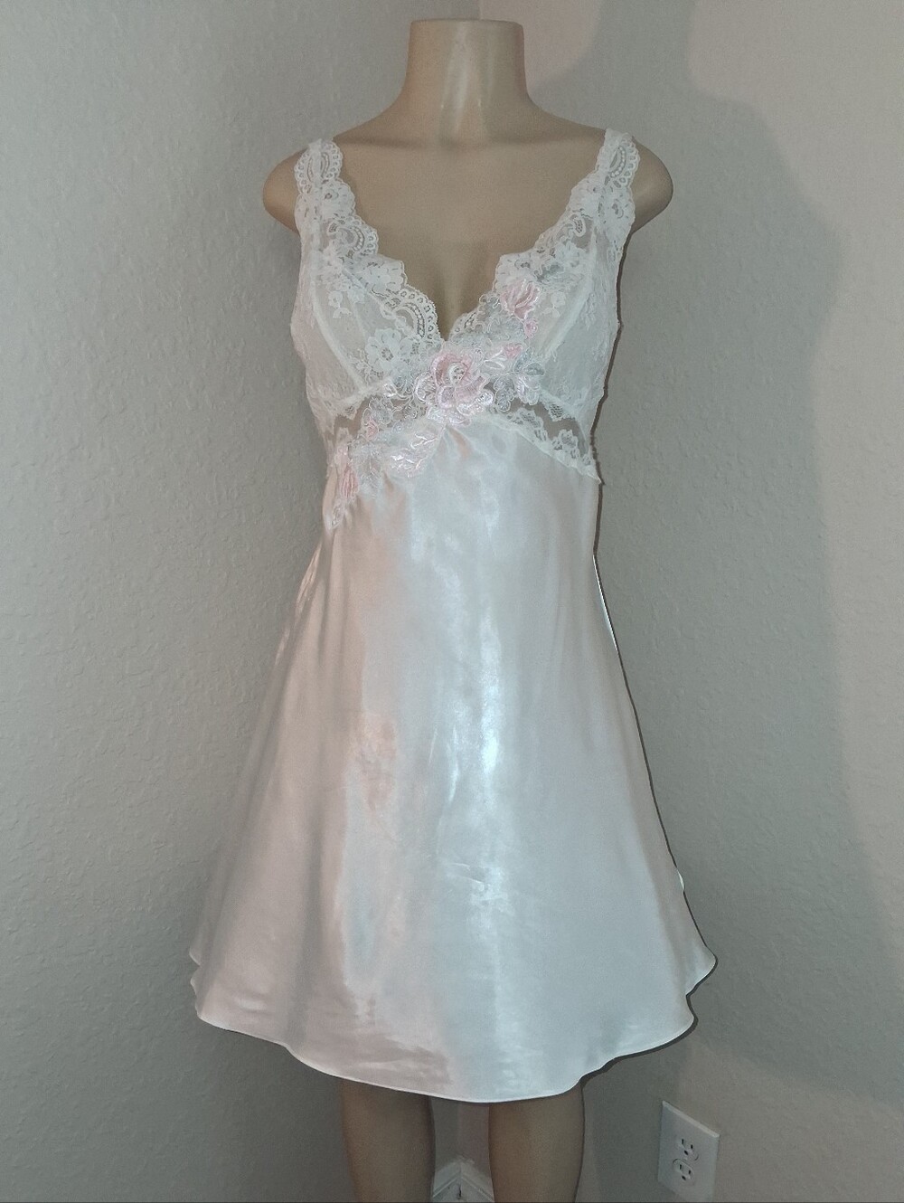 LINEA DONATELLA BEAUTIFUL TIE BACK NIGHTIE SZ LG